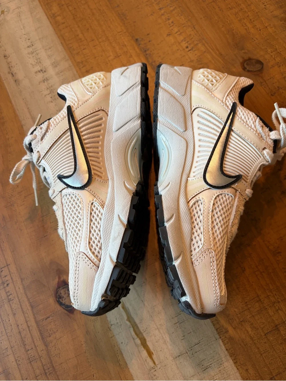 W NIKE Zoom Vomero 5, 7.5
